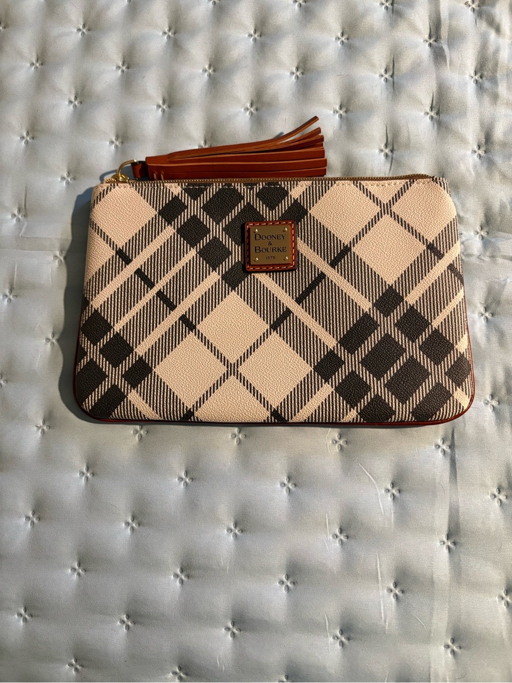 Dooney & Bourke new clutch
